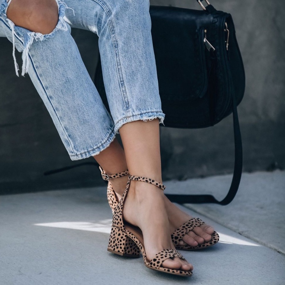 LAST FEW😍 leopard print block heels low - Picture 5 of 8